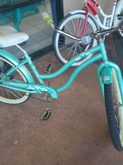 2 Beach cruisers
