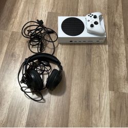 Xbox Series S -Excellent Condition Like New With Box