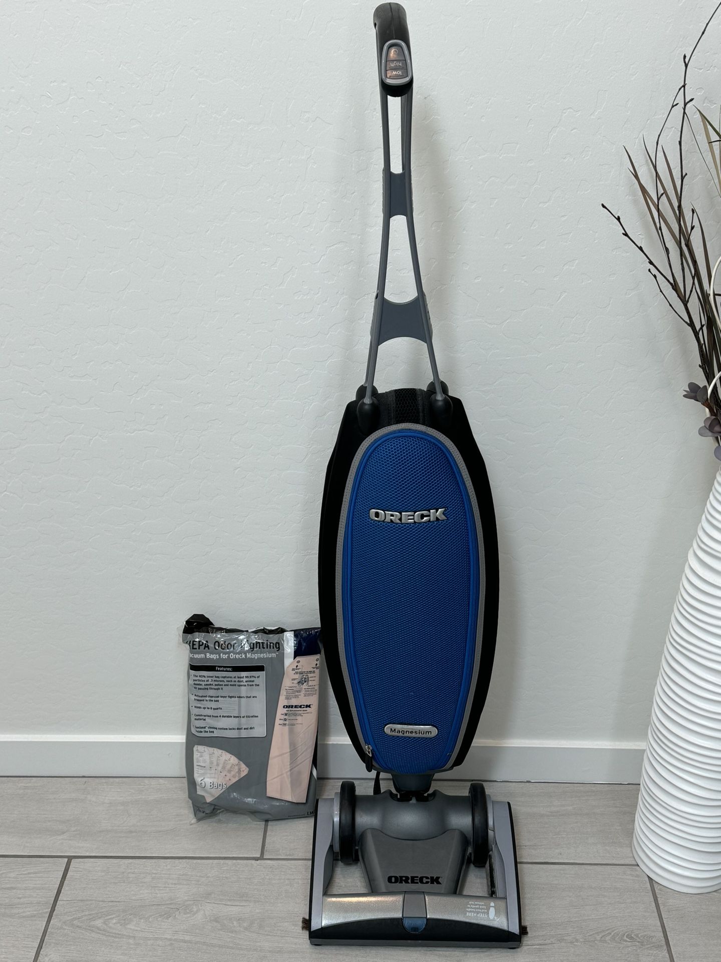 Oreck Magnesium Vacuum Cleaner w/Bags