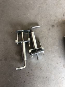 Spring loaded pins. Fifth wheel