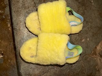 UGG Fluffy Slide Slippers Yellow size 6