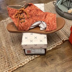 Womens Tooled Leather Canvas Sandal 