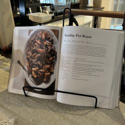 Metal Book Display Stand – New