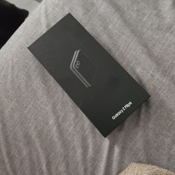 LOCKED Samsung Z Flip6