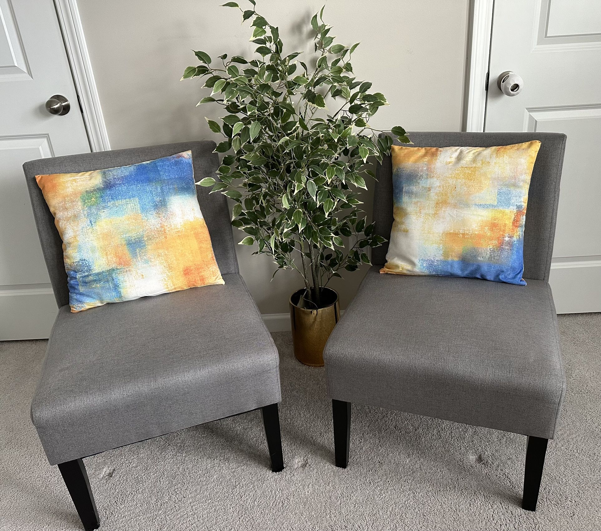 Set of 2 Accent Chairs / Lounge chairs