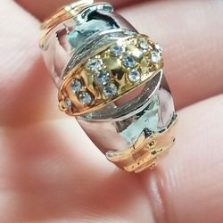 Gorgeous Designer ring Size 6