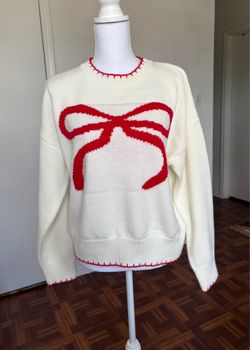 Women’s cream cozy knit sweater with red bow size large