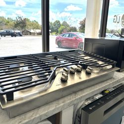 CLEARANCE 36" wide - GE Built-In Gas Cooktop OPEN BOX