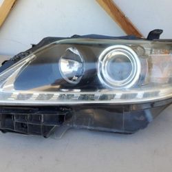 2013 - 2015 LEXUS RX RX350 RX450h LEFT
HEADLIGHT DRIVER SIDE HALOGEN W/
ACCENT LED GENUINE USED OEM. B3