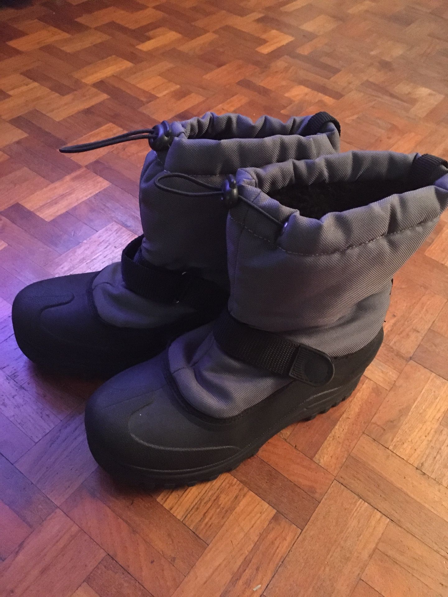 Snow boots, Itasca, Big kids size 4