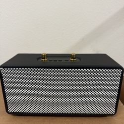 Portable Bluetooth Speaker with PA System, Bass and Treble Separation M18 Black	 	1	