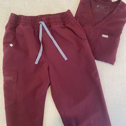 Figs Burgundy Small Scrub Set 