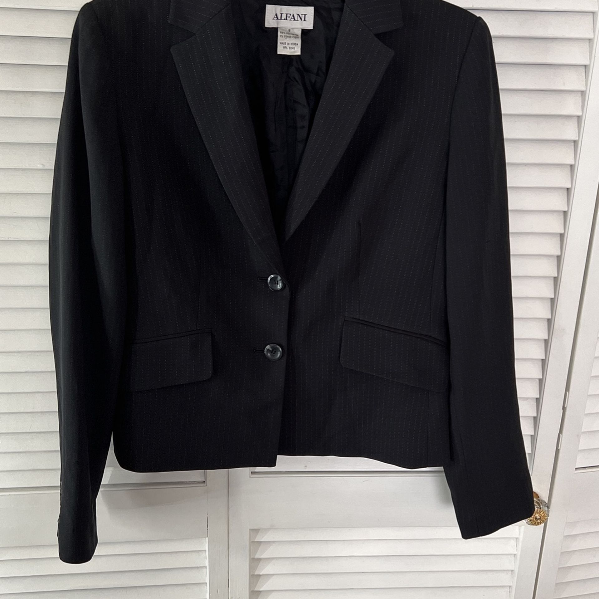 Alfani WPL 8045 Women's Blazer Black with some stripes.