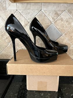 Black Patent Leather Gucci Pumps (Size 9.5)
