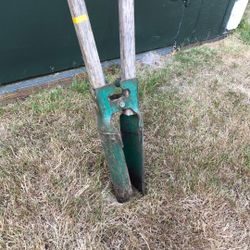 Post hole digger