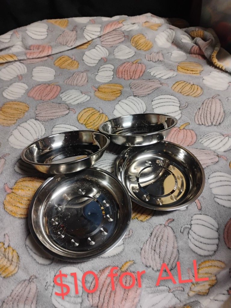 4 Shallow Metal Pet Bowls