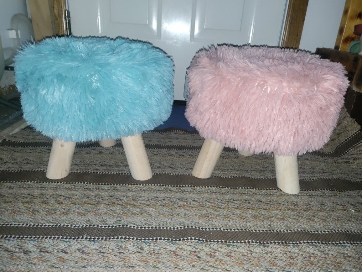 (1)Fuzzy Foot Stools/Chairs Ottomans! White, Blue or Pink! Brand New! - $25 (43612)
‹image 1 of 3›
(1)Fuzzy Foot Stools/Chairs Ottomans! White, Blue o