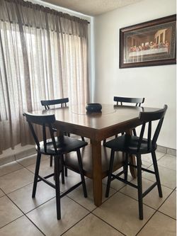Dining table set