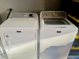 Maytag Deep Fill High Efficiency Agitator Large ( 4.5-cu ft ) Top-Load Washer ( White ) & Dryer