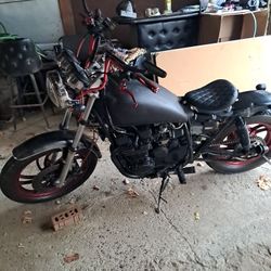 1982 Xj550 Yamaha Maxim (Bobber)
