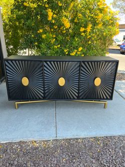 Black Wood tv stand entertainment console ( can deliver for $10 )