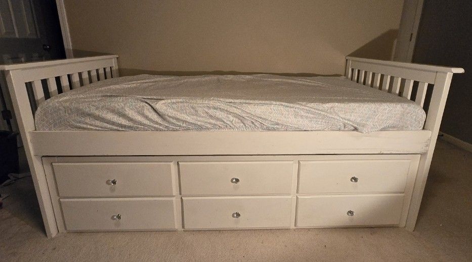 75.00 Ea Have 2 Of These Twin Trundle Bed With Storage Drawers