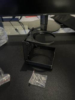 Screw on cup holders 