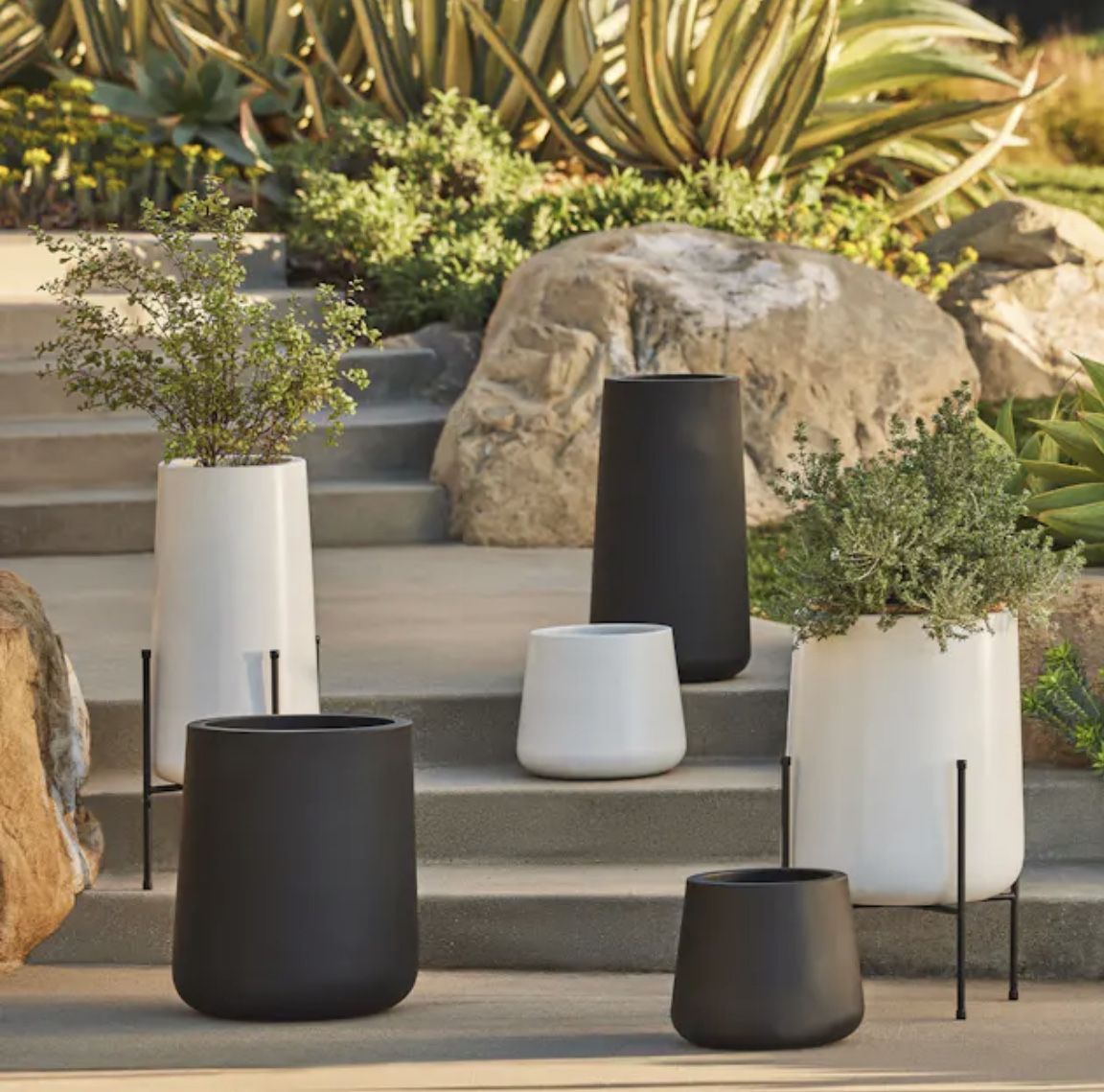 Set Of 2 : Metal Indoor/Outdoor Planter Stand - Black