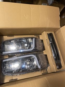99-06 GMC Sierra Headlights 