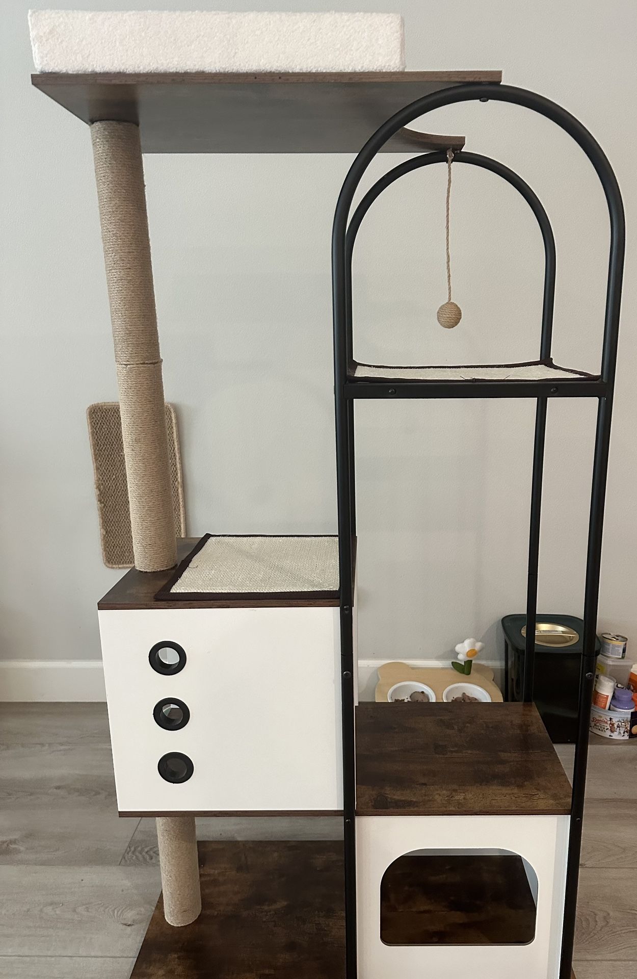 Brand New Cat Tree ( In Box)