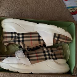 Burberry Sneakers And Belt Size 44 (sneakers ) Size 38 (belt)