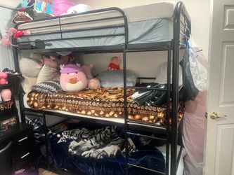 Triple bunk beds