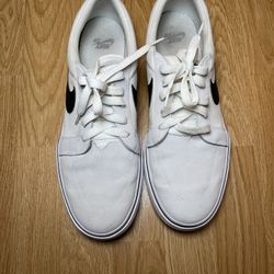 White Nike shoes size 11