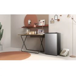 Hisense 4.4 cubic foot Refrigerator 