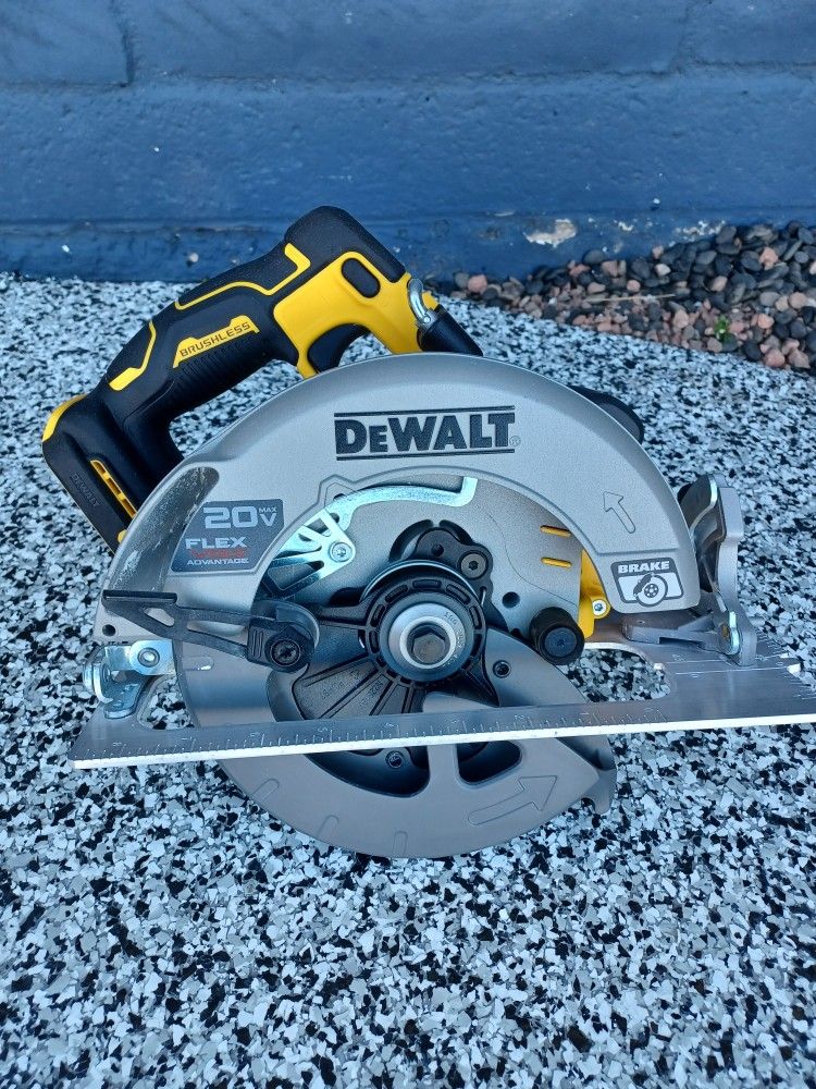 CIRCULAR SAW DEWALT TOOL ONLY 