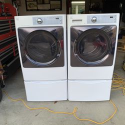 Kenmore Elite Washer & Gas Dryer + Pedestals