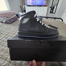 Air Jordan 1 Mid SE