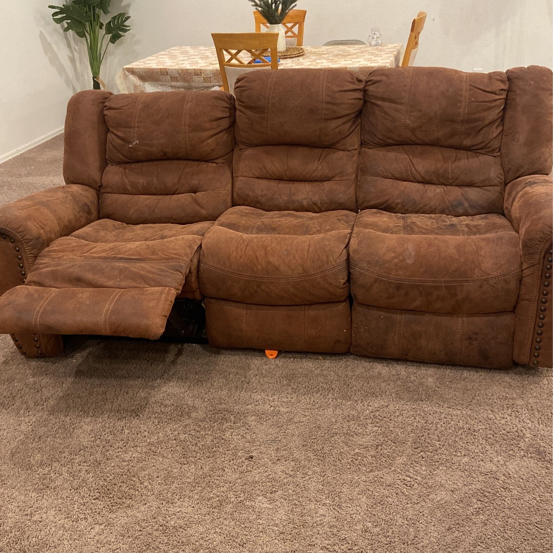 New Classic Furniture Calhoun 3pc Reclining Sectional in Walnut