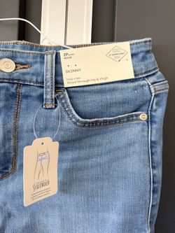 Skinny Mid Rise Petite Short