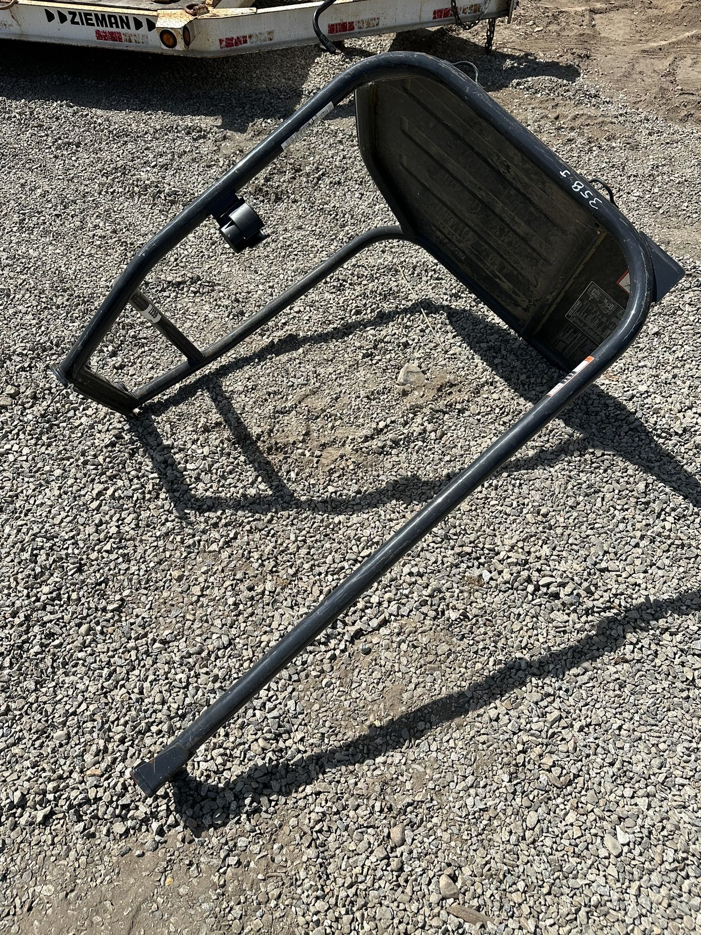 John Deere 17g Cab