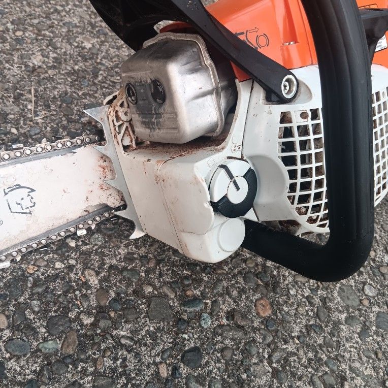 Stihl MS271 20IN Chainsaw Almost New ( Barr came off a different saw) For Pick Up Fremont Seattle. No Low Ball Offers Please. No Trades. Yes I Have It