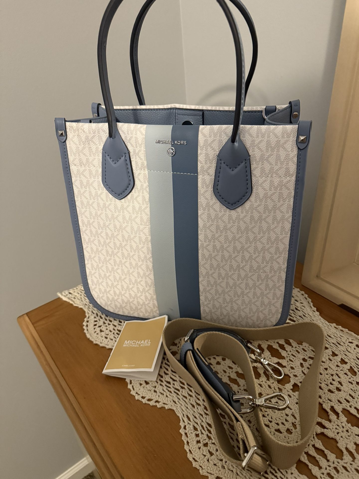 Michael Kors purse with strap. Approximately 11hx 11wx 5d. Comes from a smoke free home. Only carried a short while.