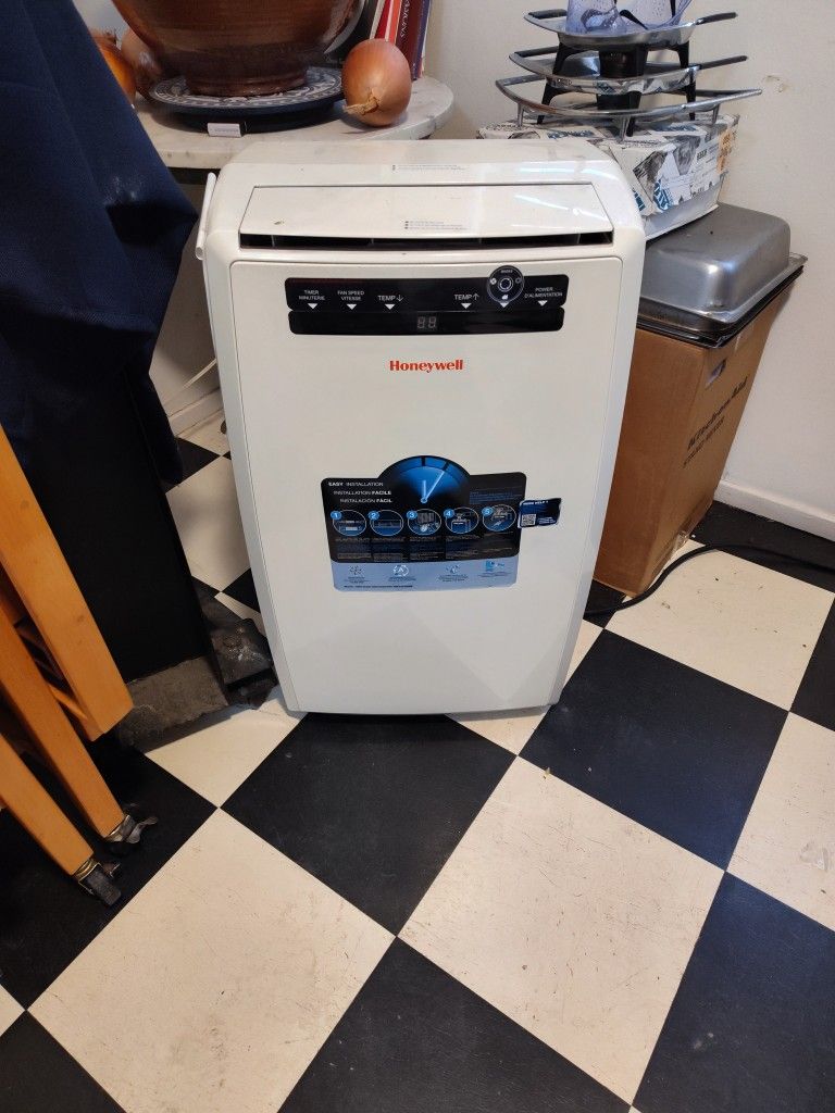 PORTABLE AC UNIT BY HONEYWELL