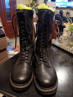 Women's Doc Martens Size 9 Great Condition!