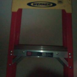 Werner 6' foot fiberglass ladder NEW