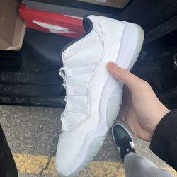 Jordan 11 Low Legend Blue Size 10