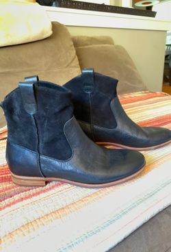 Women’s boots size 9.5
