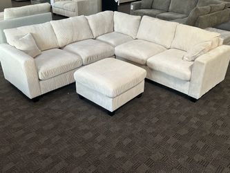 New 99x99 sectional couch / free delivery
