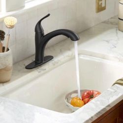 Matte Black Kitchen Faucet with Sprayer, Single Handle Pull Out Kitchen Sink Faucet for 1 Hole with 3 Holes Deck Plate, Water Supply Lines Included