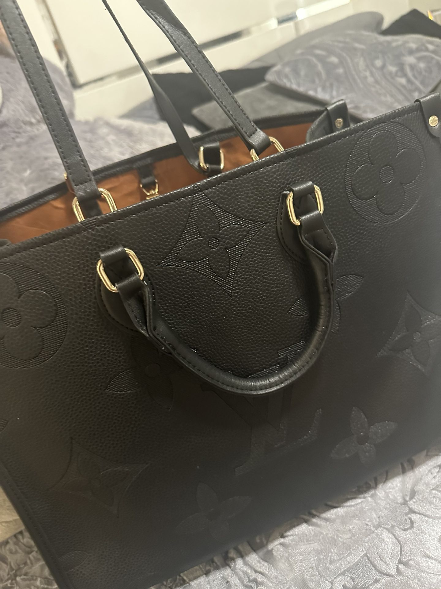 Louis Vuitton On The Go Gm Slightly Used for Sale in West Palm
